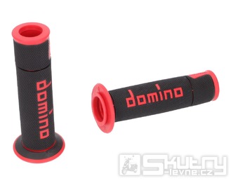 Gripy Domino A450 On-Road Racing v černo-červeném provedení s otevřeným koncem