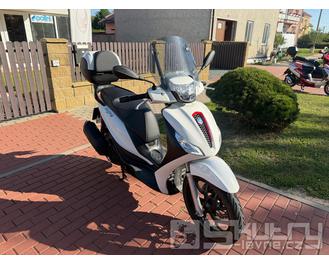 Piaggio Medley 125, 4370km – pravidelný servis + srovnání řídítek