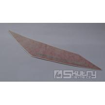 Levý polep přední kapotáže v barvě červené (Formula red)