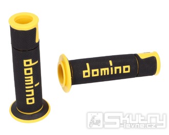 Gripy Domino A450 On-Road Racing v černo-žlutém provedení s otevřeným koncem